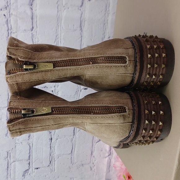 Donald J. Pliner Eryna Suede Stud Boot NIB - Picture 6 of 9